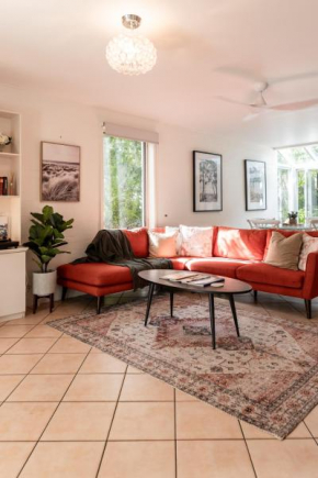 Cute Little Cove gem…walking distance to beach!